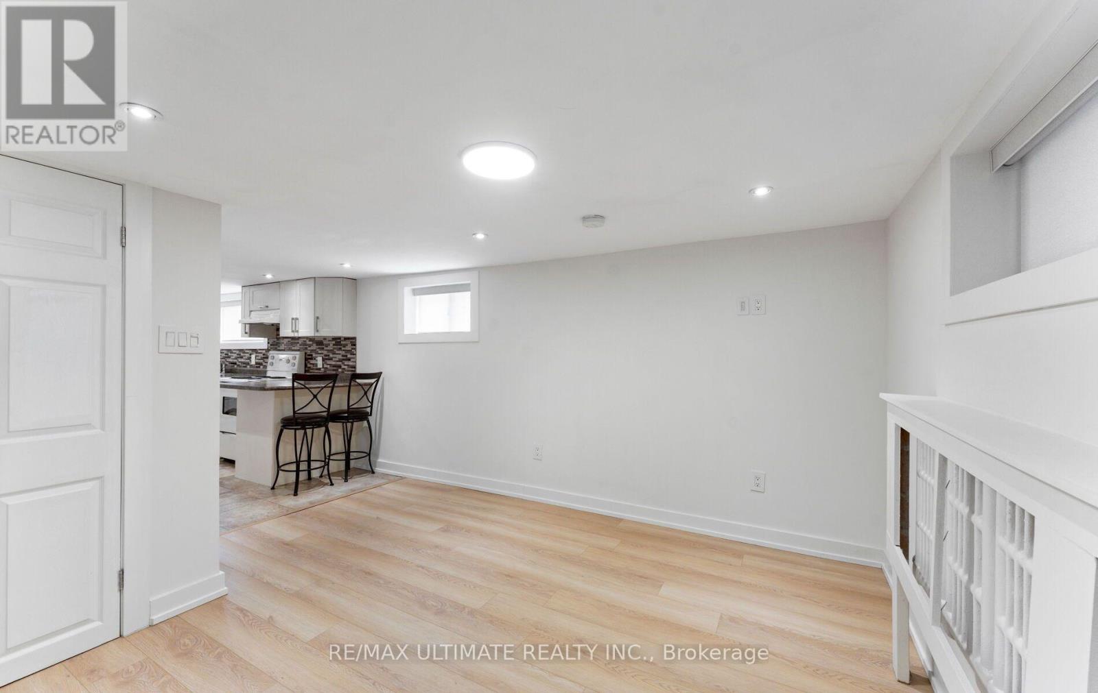 906 LOGAN AVENUE - Image 33