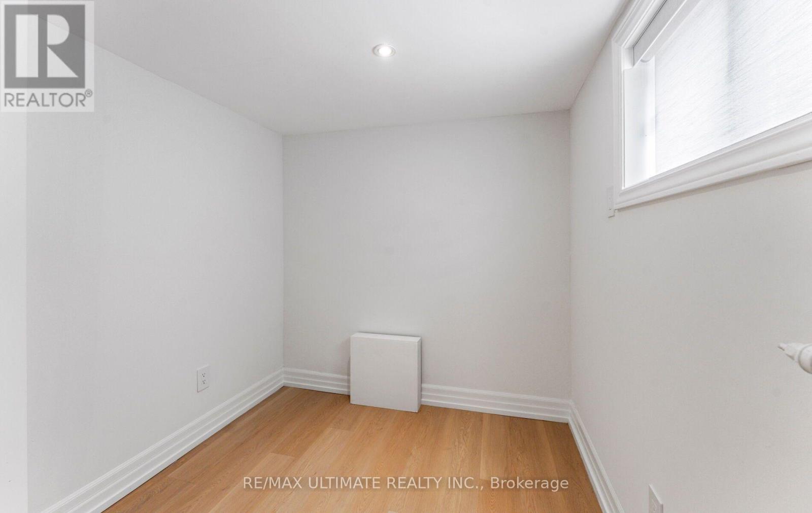 906 LOGAN AVENUE - 38