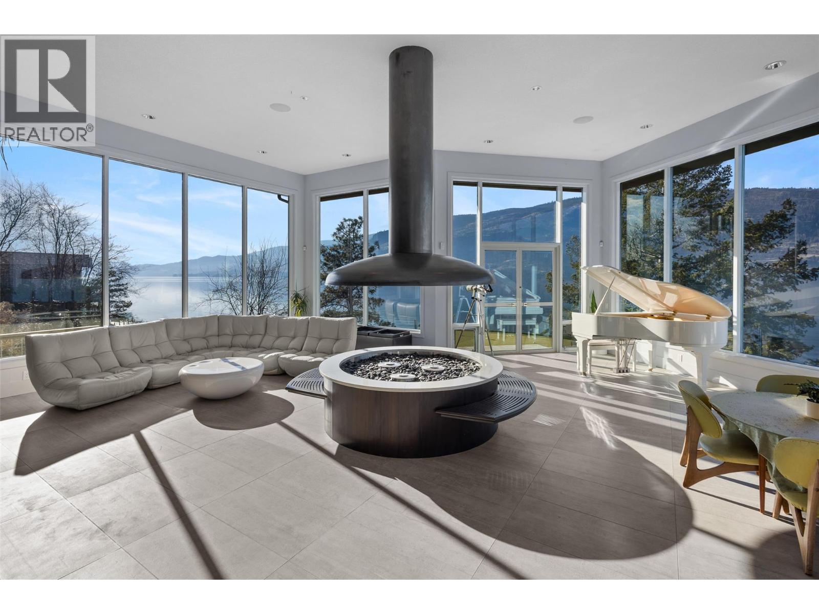  2100 Dewdney Road, Kelowna