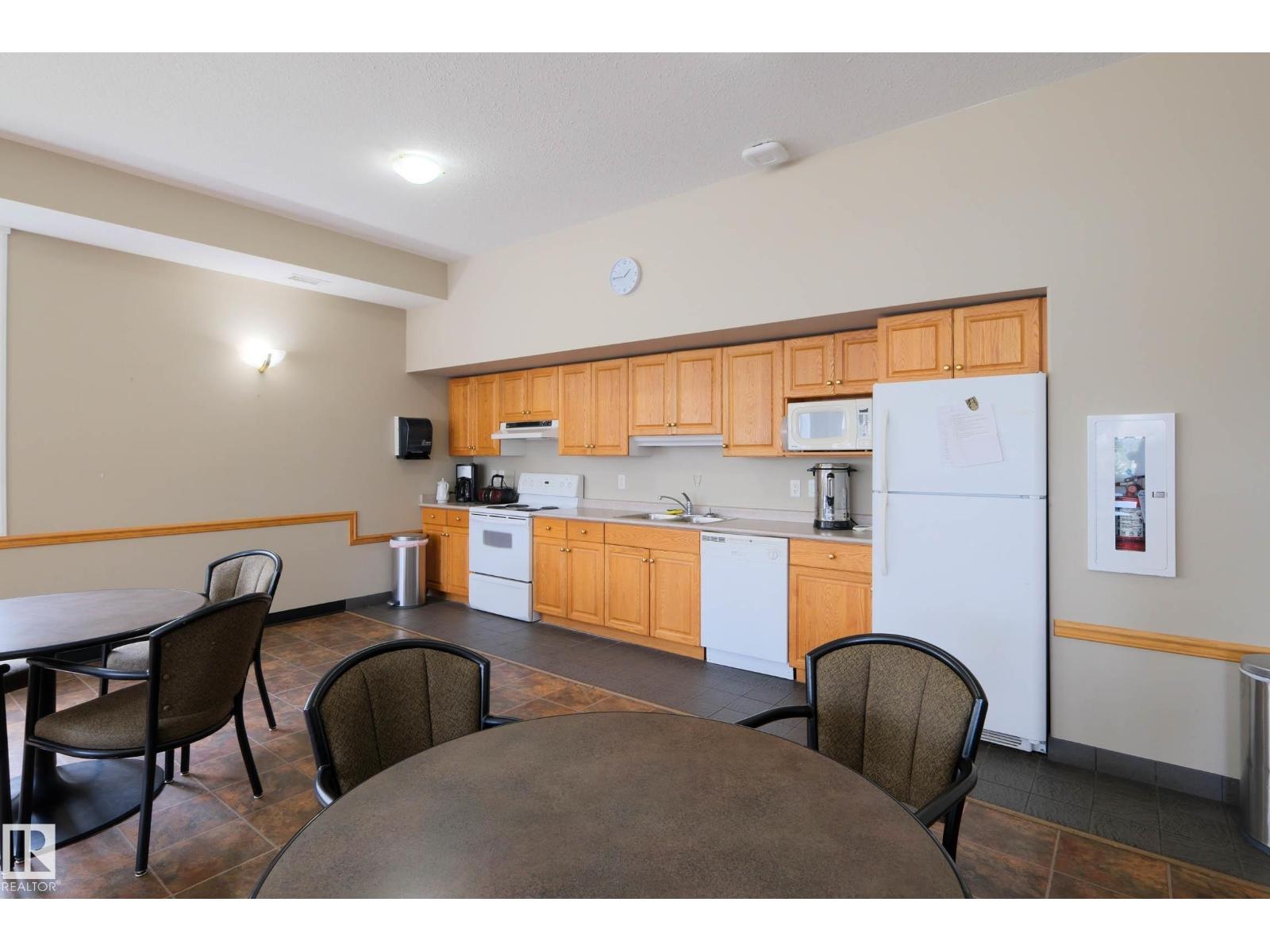 #209 237 YOUVILLE DR E NW - 32