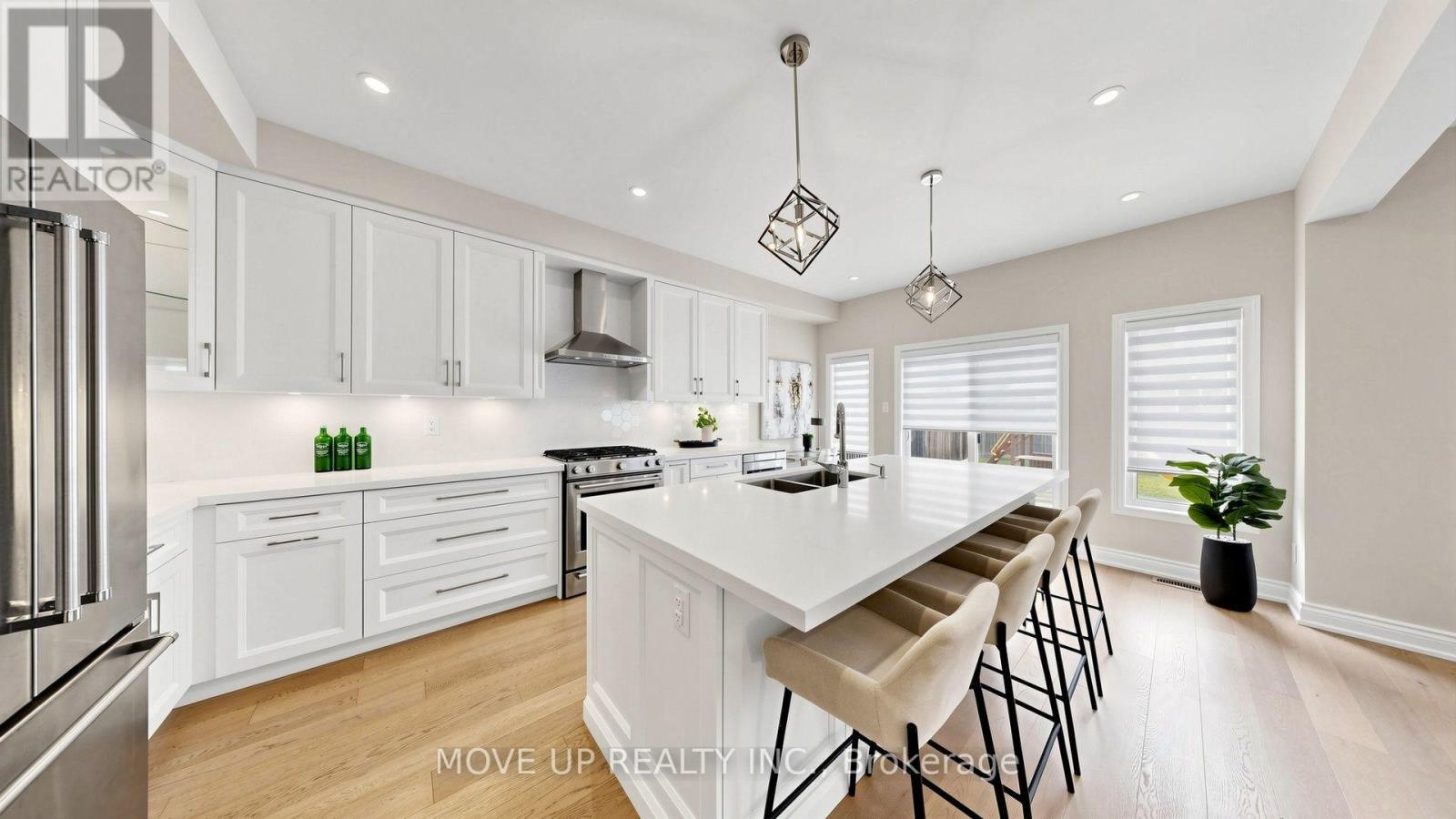 35 LAUDERDALE DRIVE - 12