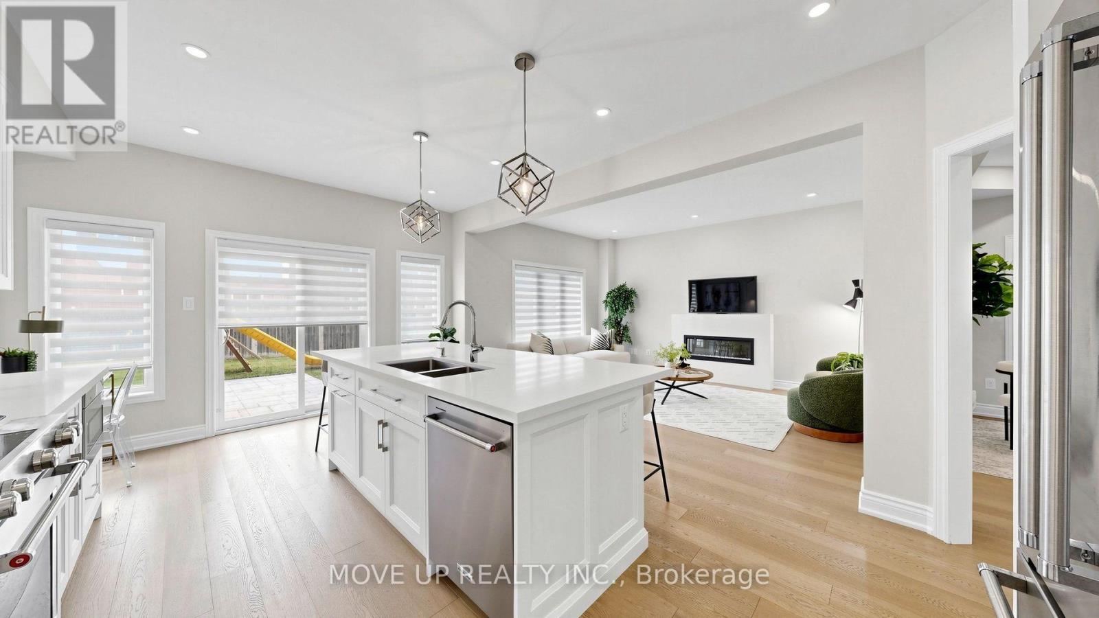 35 LAUDERDALE DRIVE - 14