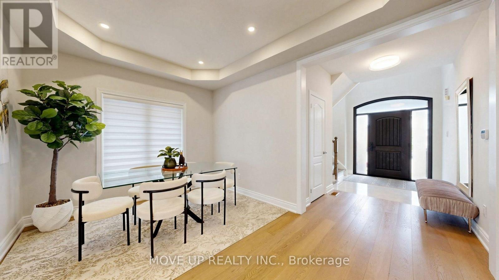 35 LAUDERDALE DRIVE - 18