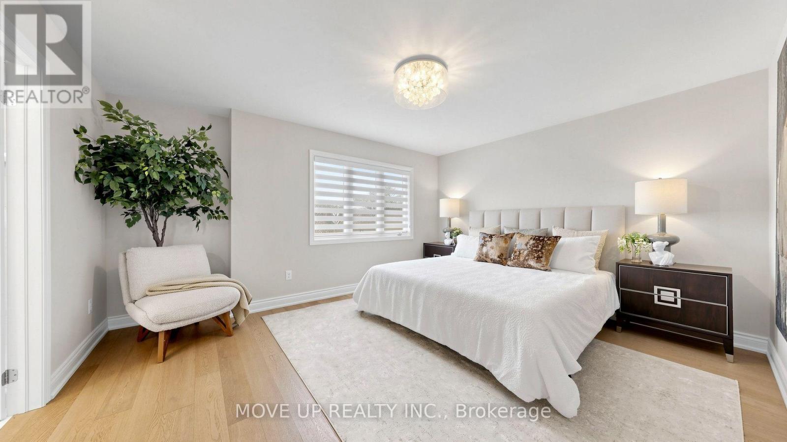 35 LAUDERDALE DRIVE - 20