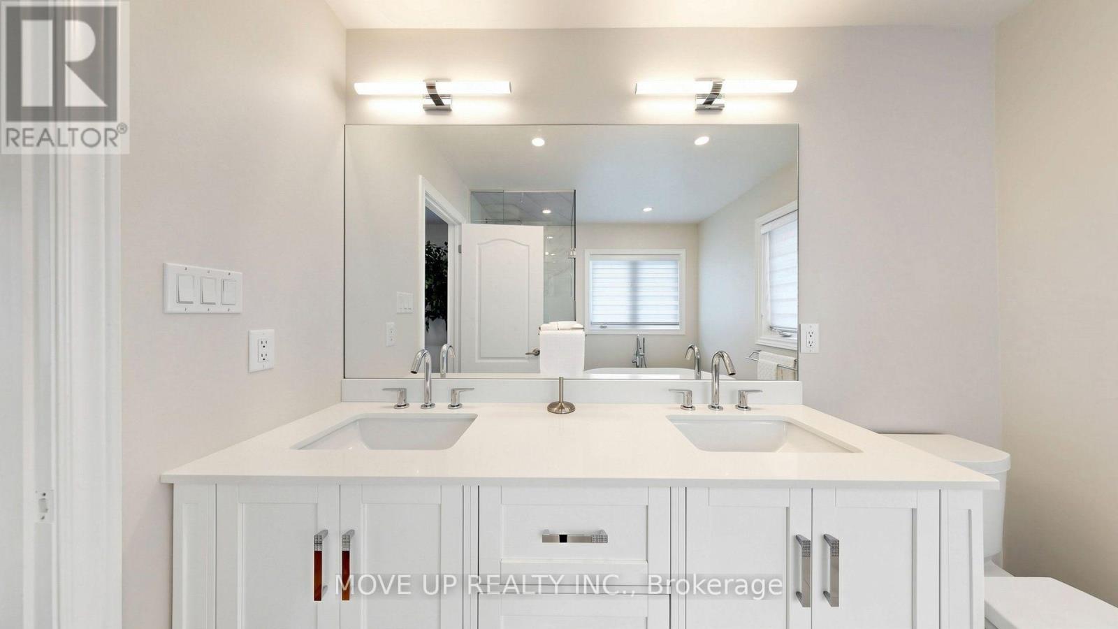 35 LAUDERDALE DRIVE - 25