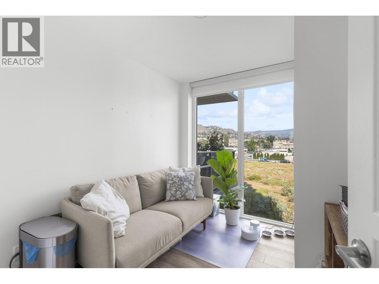 #405 1151 Sunset Drive - 1