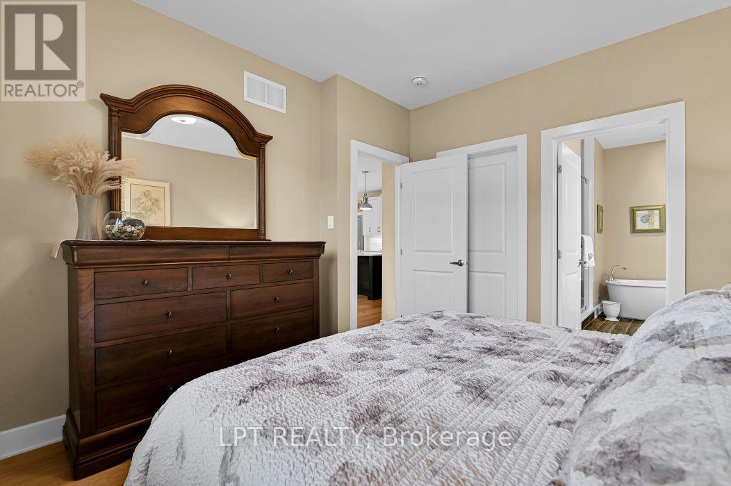 608 ROBERT HILL STREET - Image 32