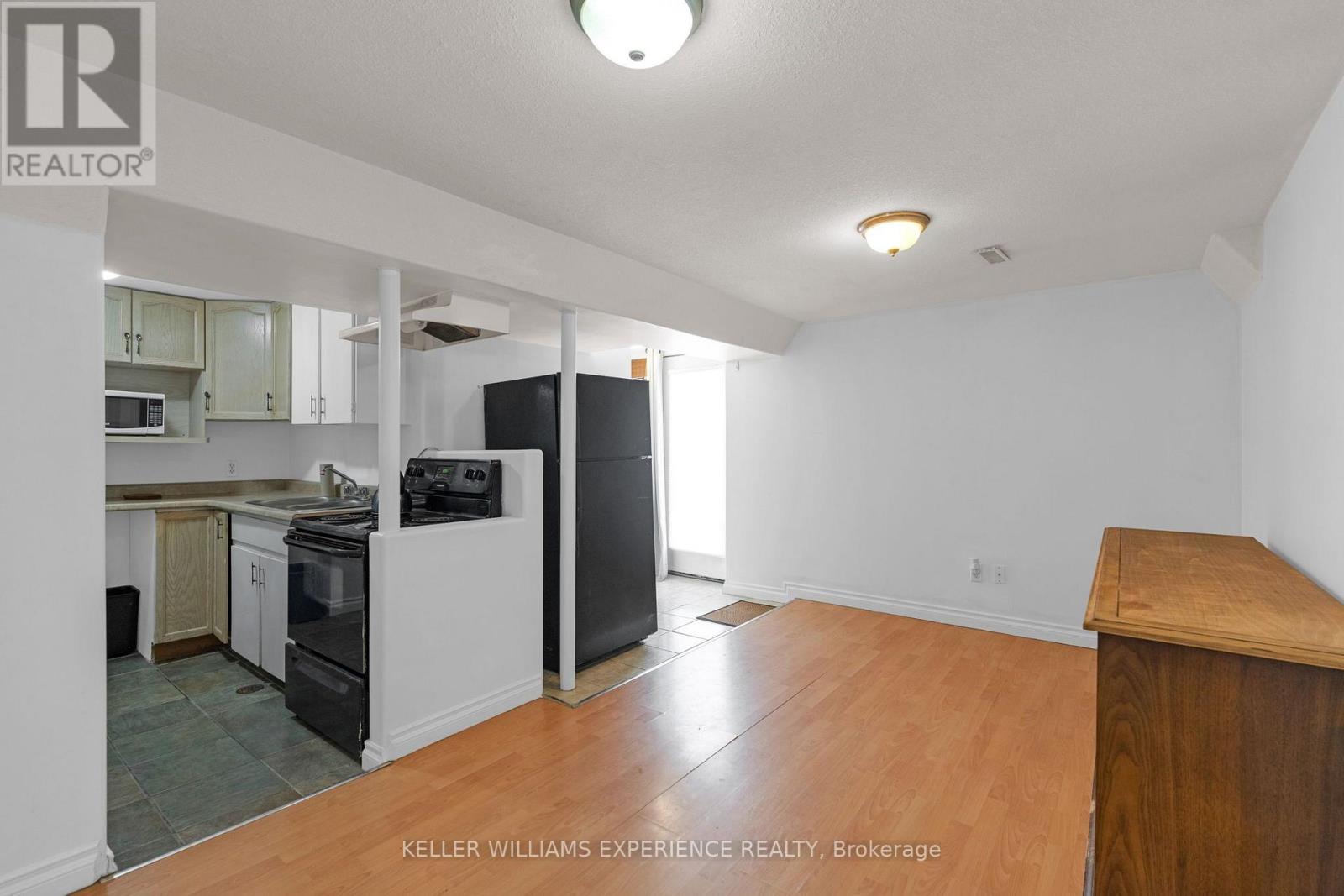 49 DAPHNE CRESCENT - 19