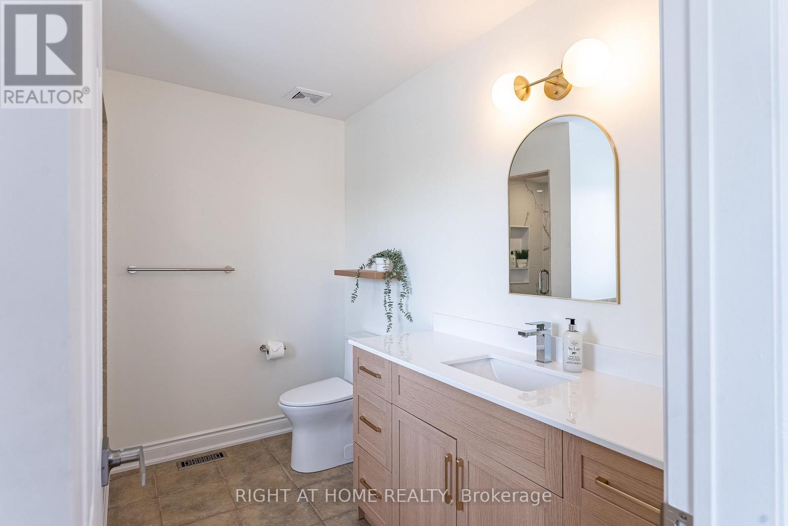 112 WHITE CRESCENT - Image 35