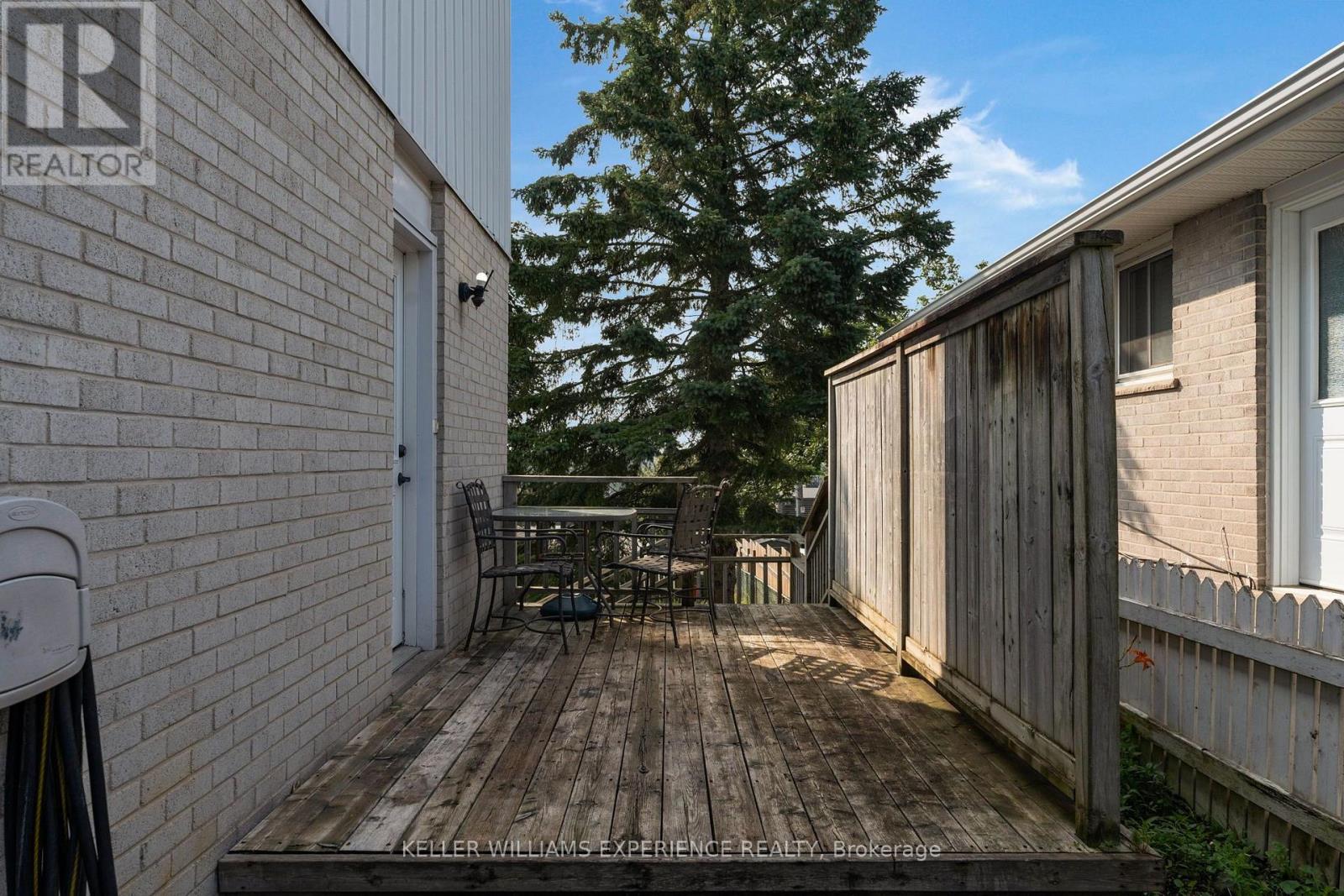 49 DAPHNE CRESCENT - 26