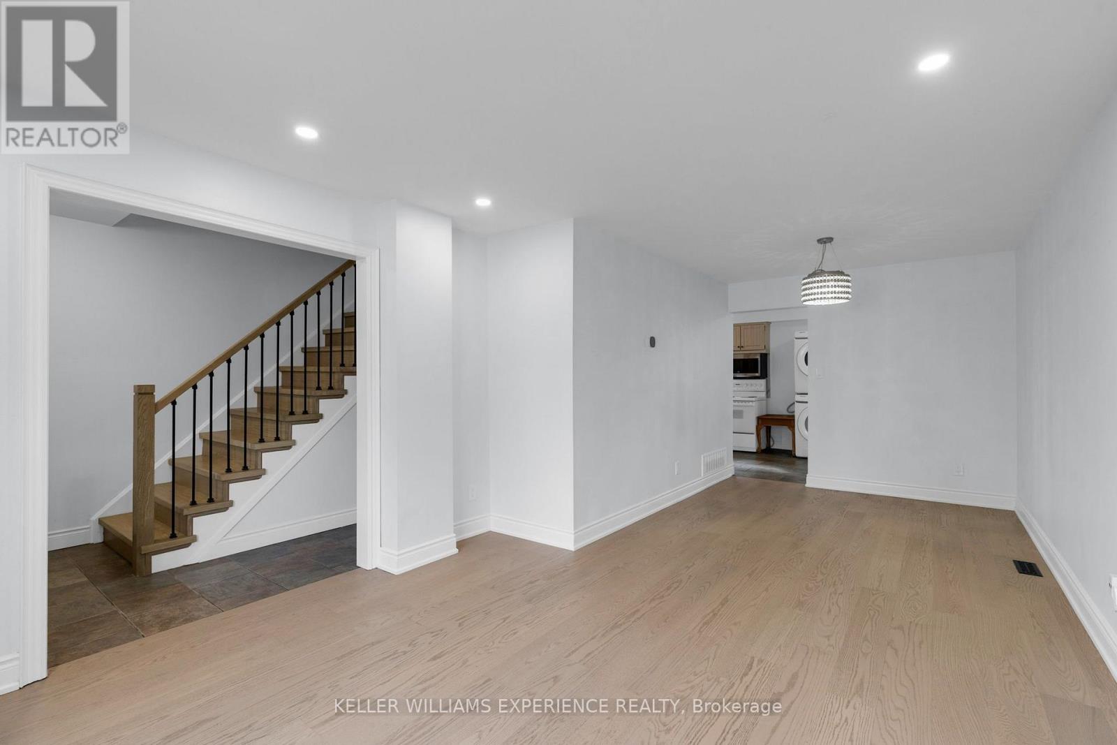 49 DAPHNE CRESCENT - 3