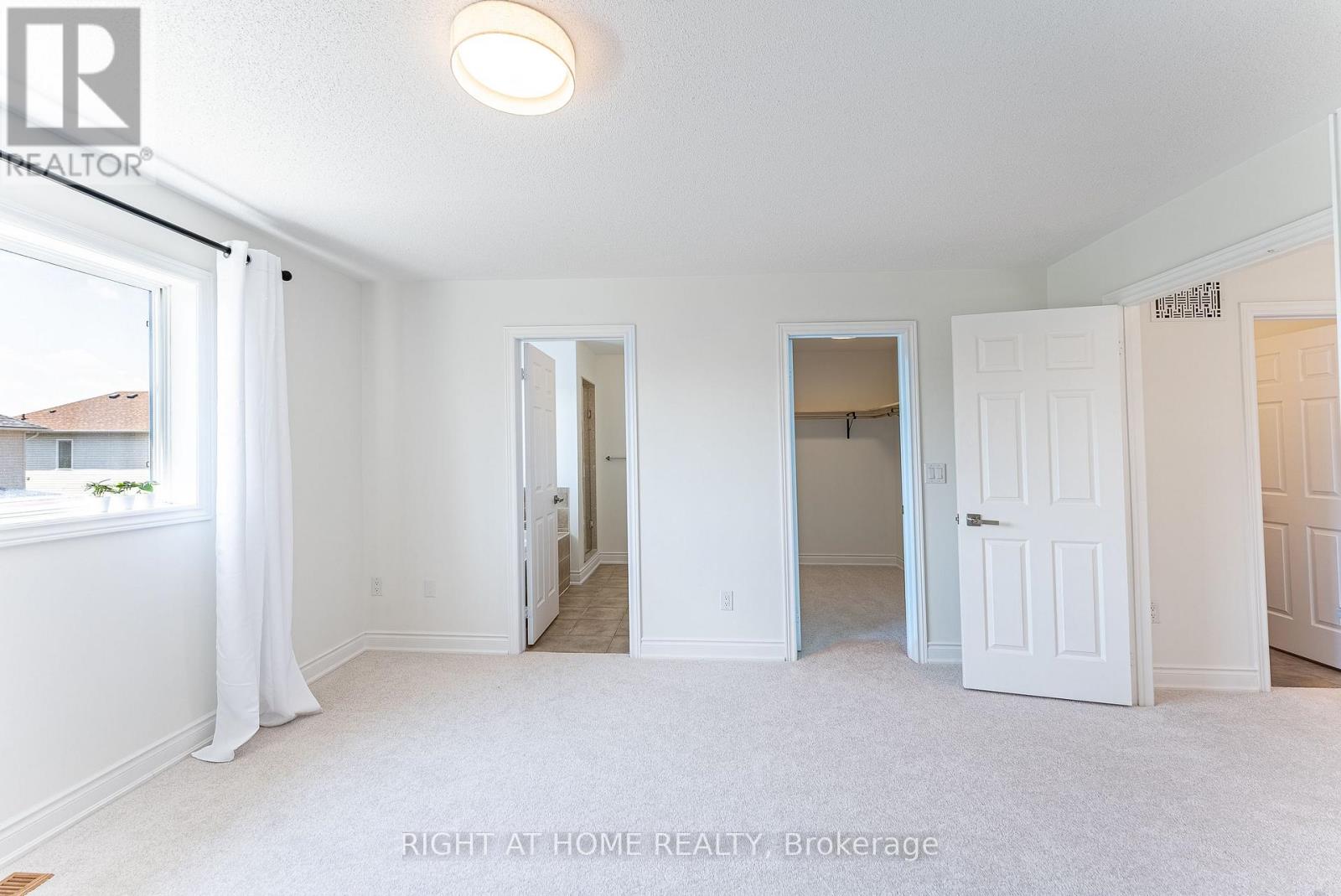 112 WHITE CRESCENT - Image 31