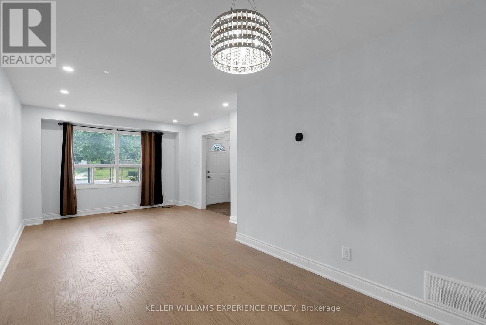 49 DAPHNE CRESCENT - 4