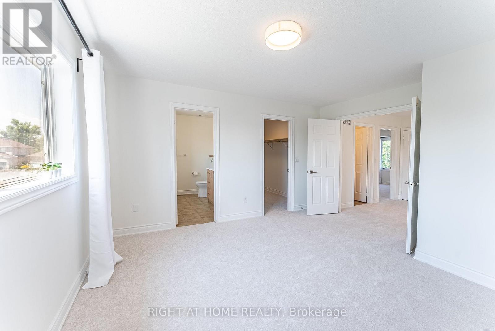 112 WHITE CRESCENT - Image 30