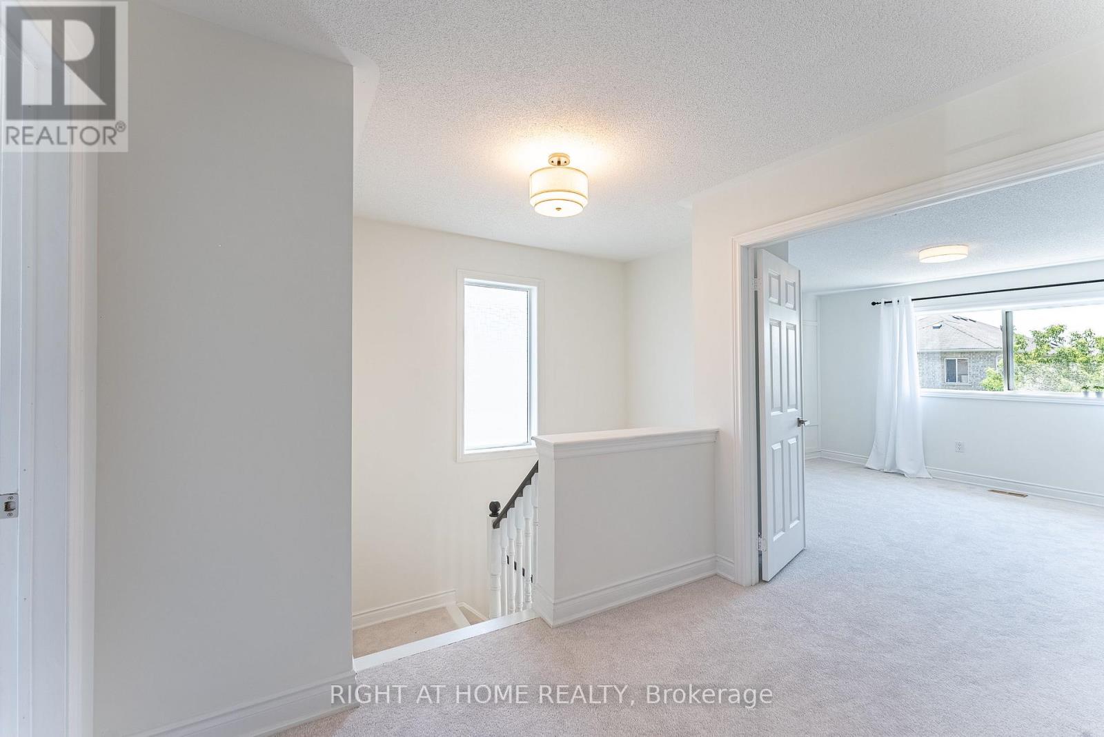 112 WHITE CRESCENT - Image 25