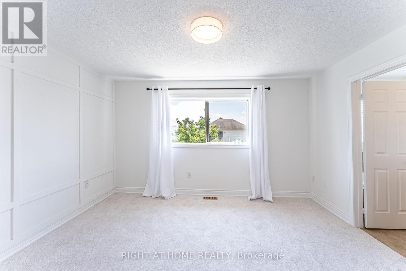 112 WHITE CRESCENT - Image 33