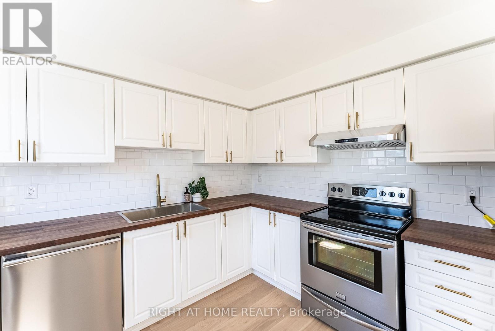 112 WHITE CRESCENT - Image 21