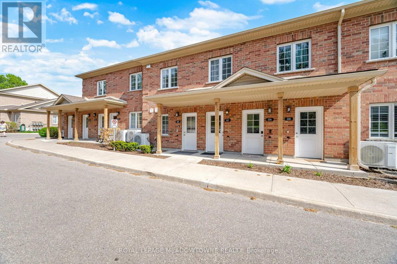 #207 7 CITYVIEW DRIVE S - 1