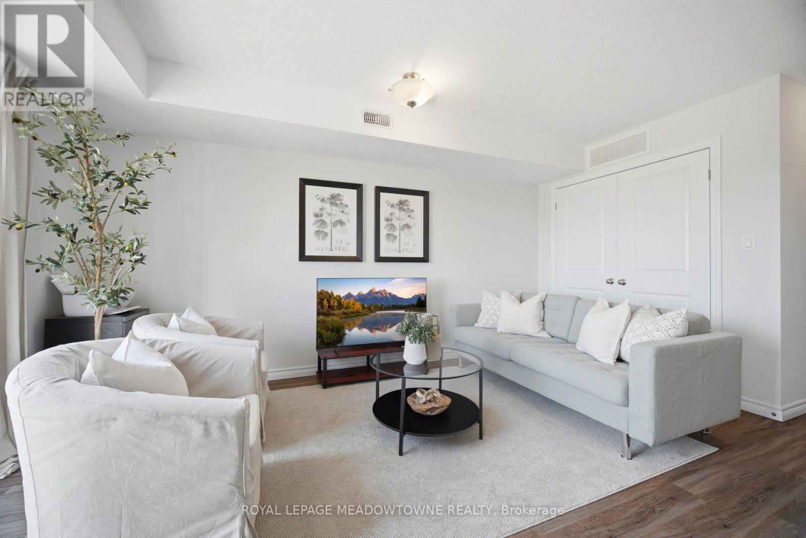 #207 7 CITYVIEW DRIVE S - 20