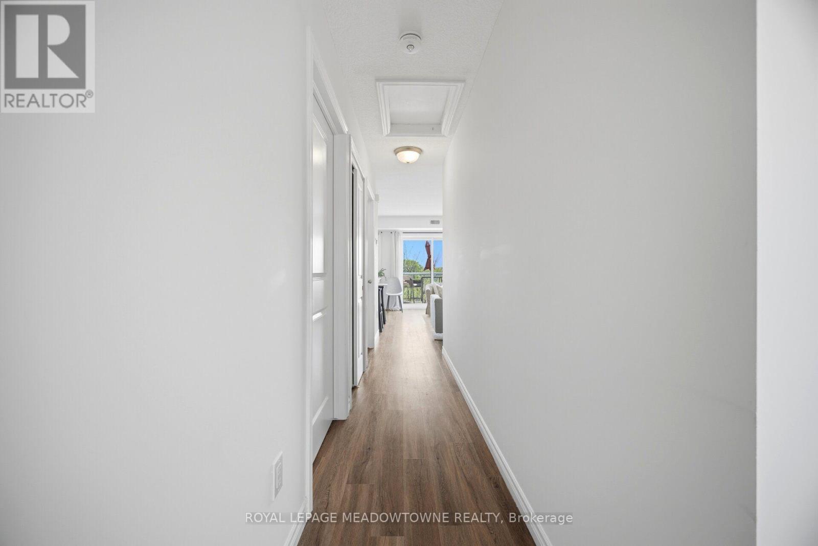#207 7 CITYVIEW DRIVE S - 25