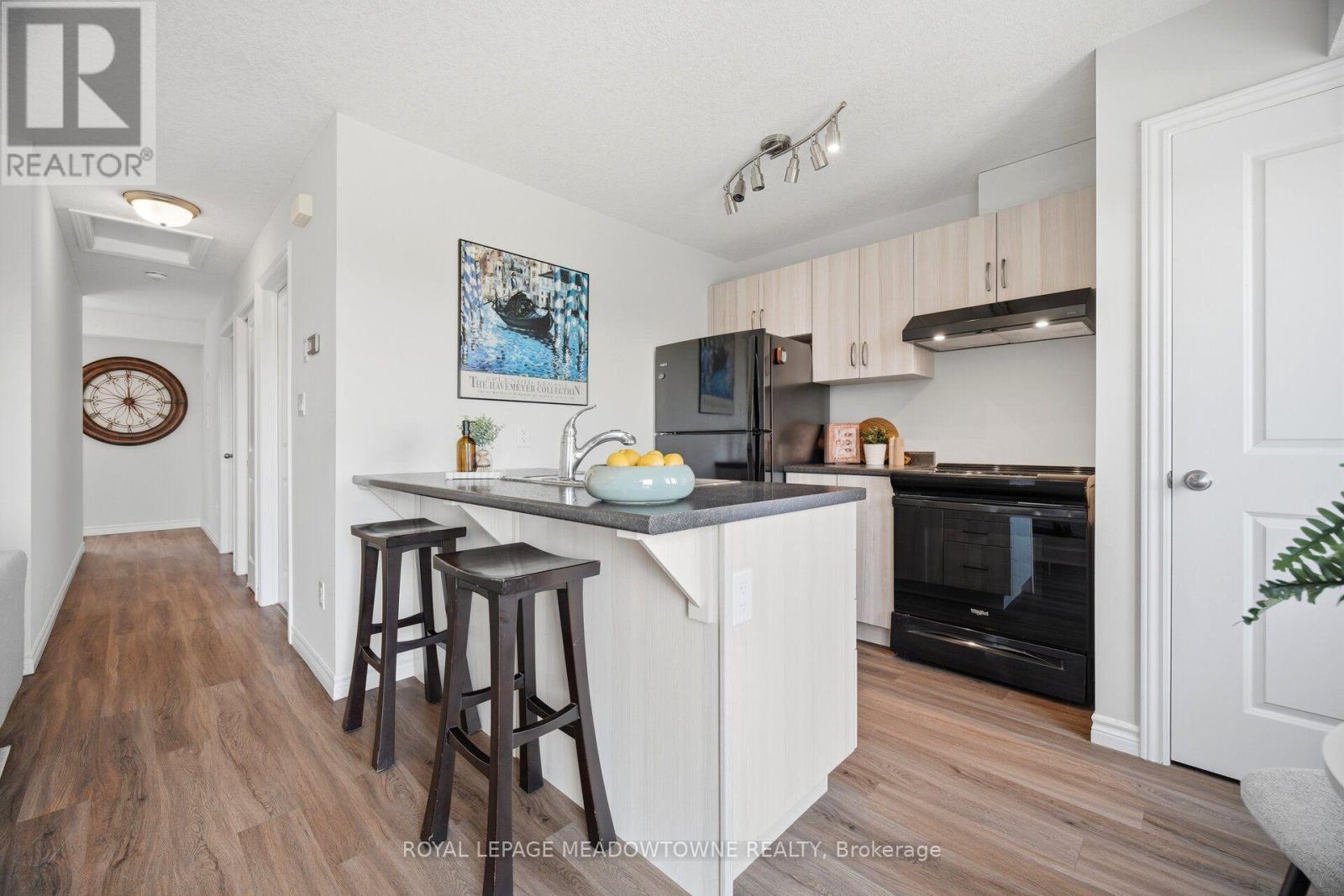 #207 7 CITYVIEW DRIVE S - 26