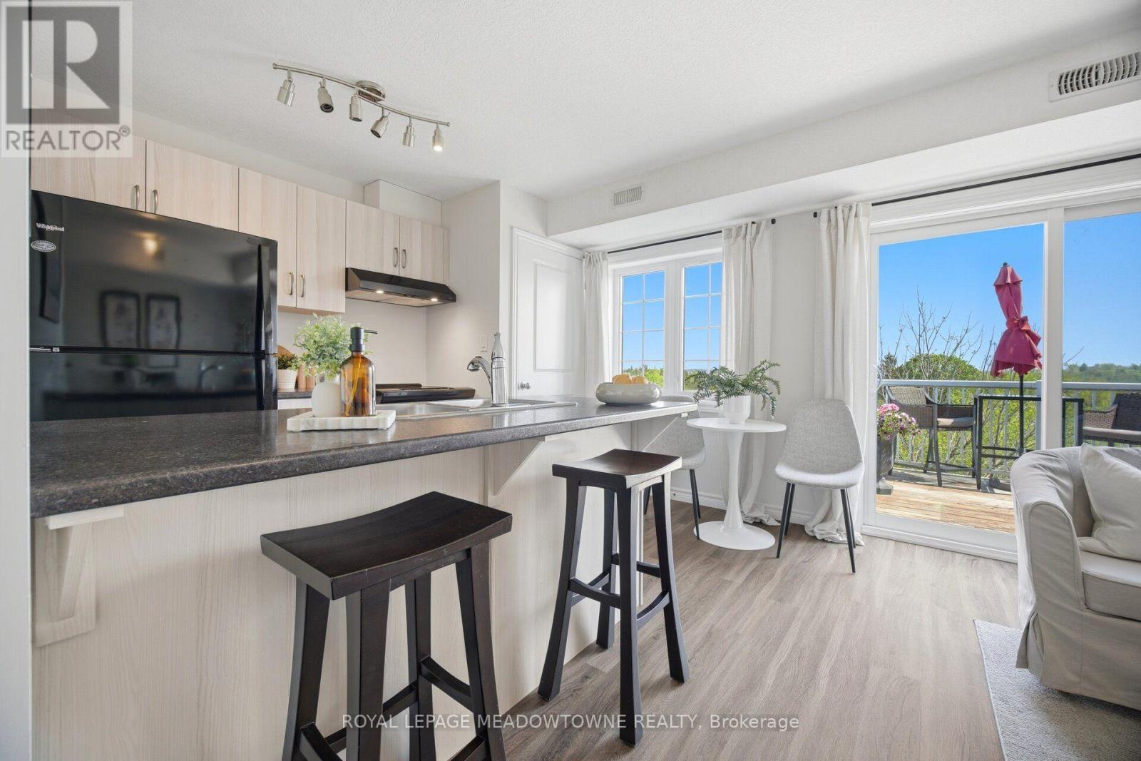 #207 7 CITYVIEW DRIVE S - 28