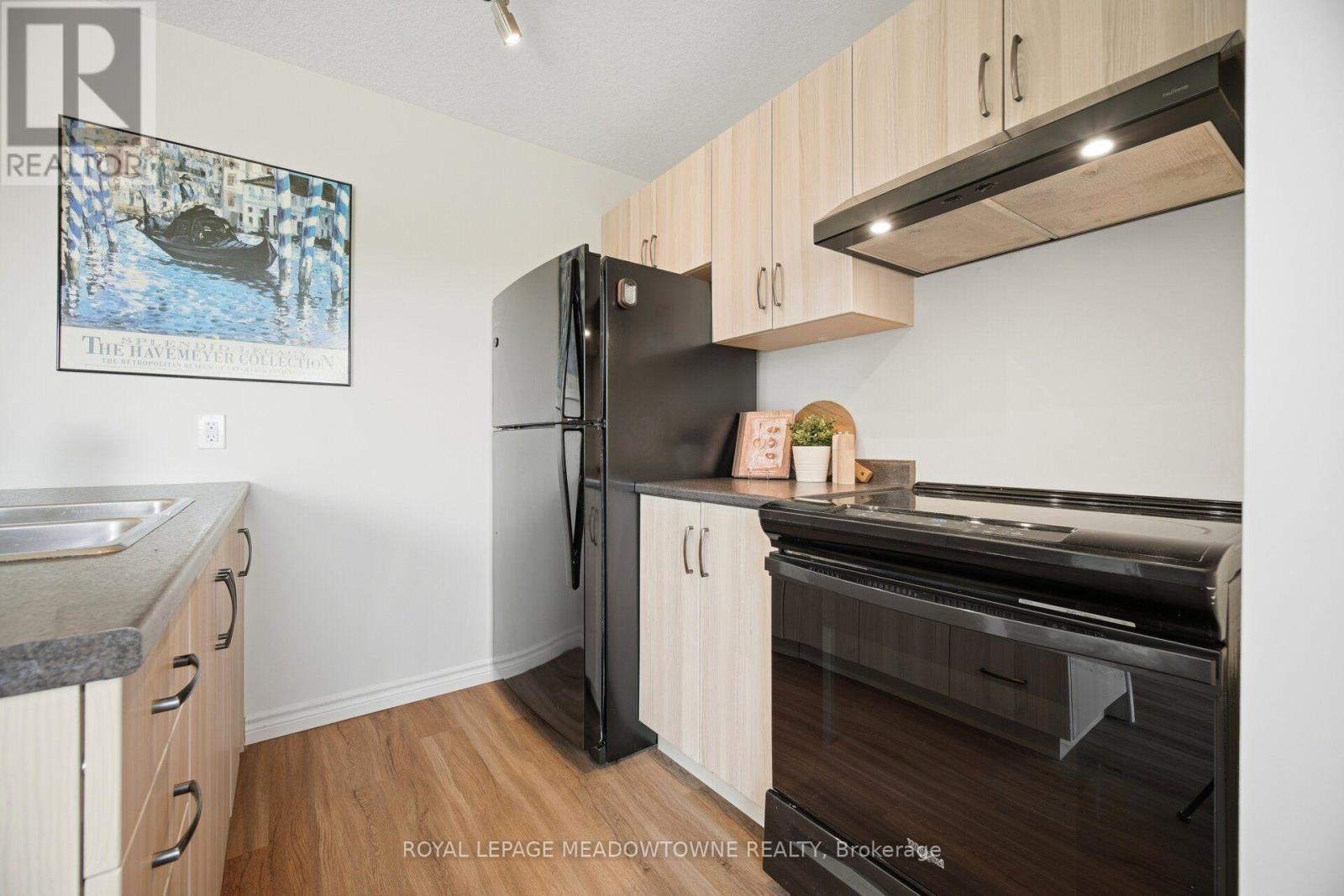 #207 7 CITYVIEW DRIVE S - 29