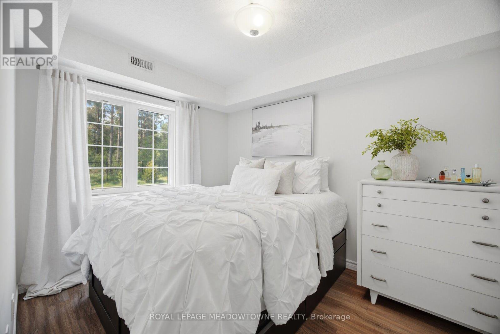 #207 7 CITYVIEW DRIVE S - 35
