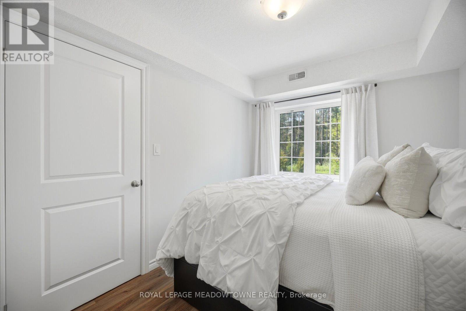 #207 7 CITYVIEW DRIVE S - 37