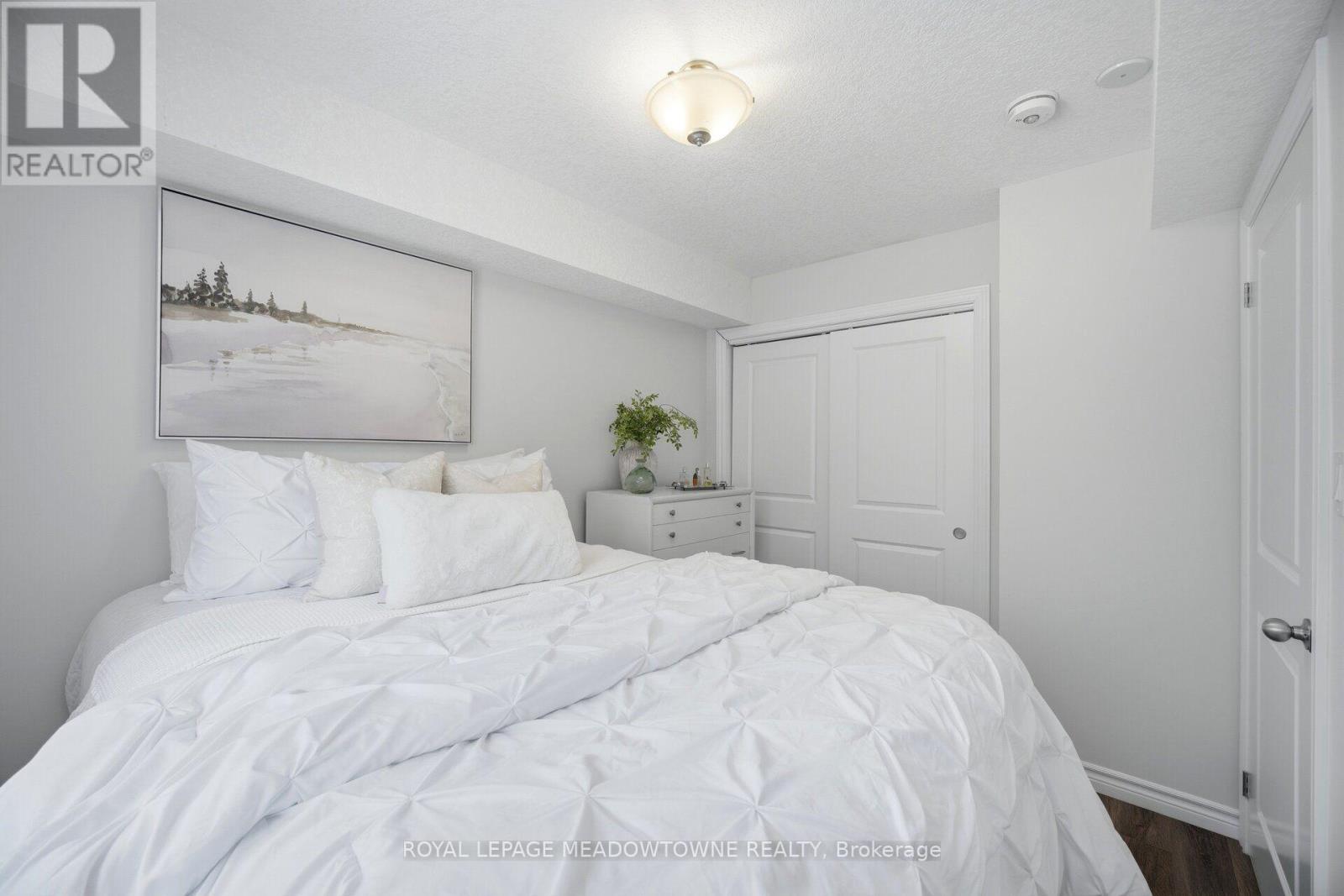 #207 7 CITYVIEW DRIVE S - 39