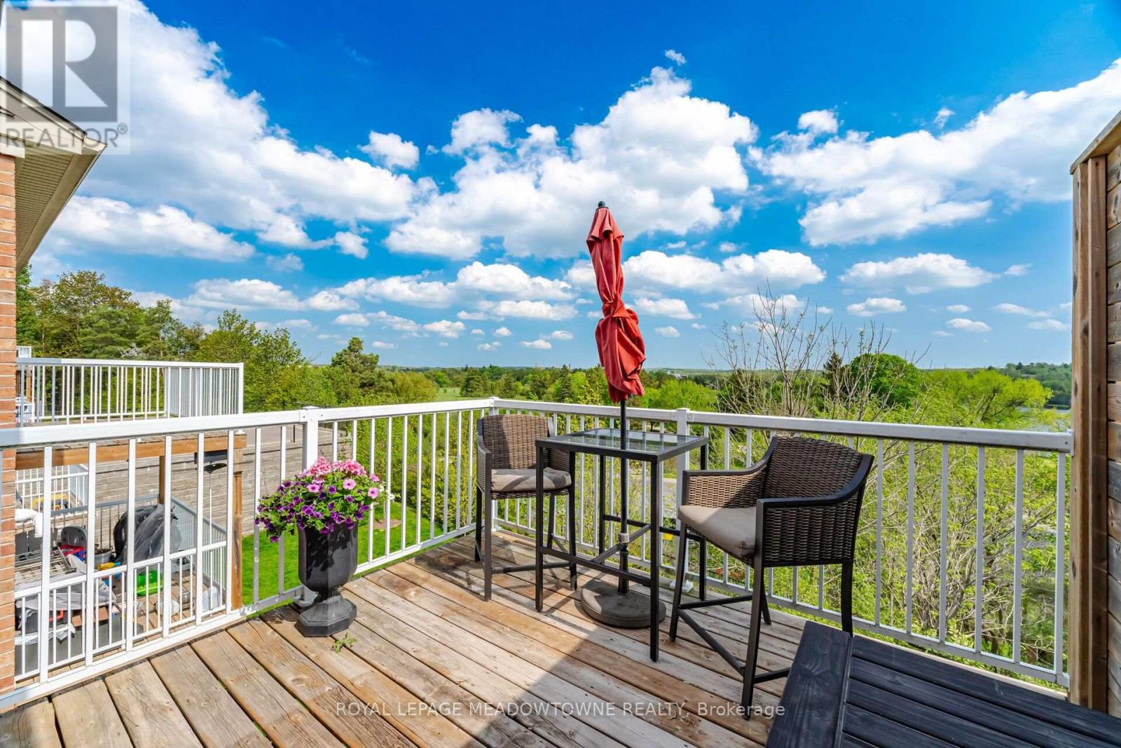 #207 7 CITYVIEW DRIVE S - 42