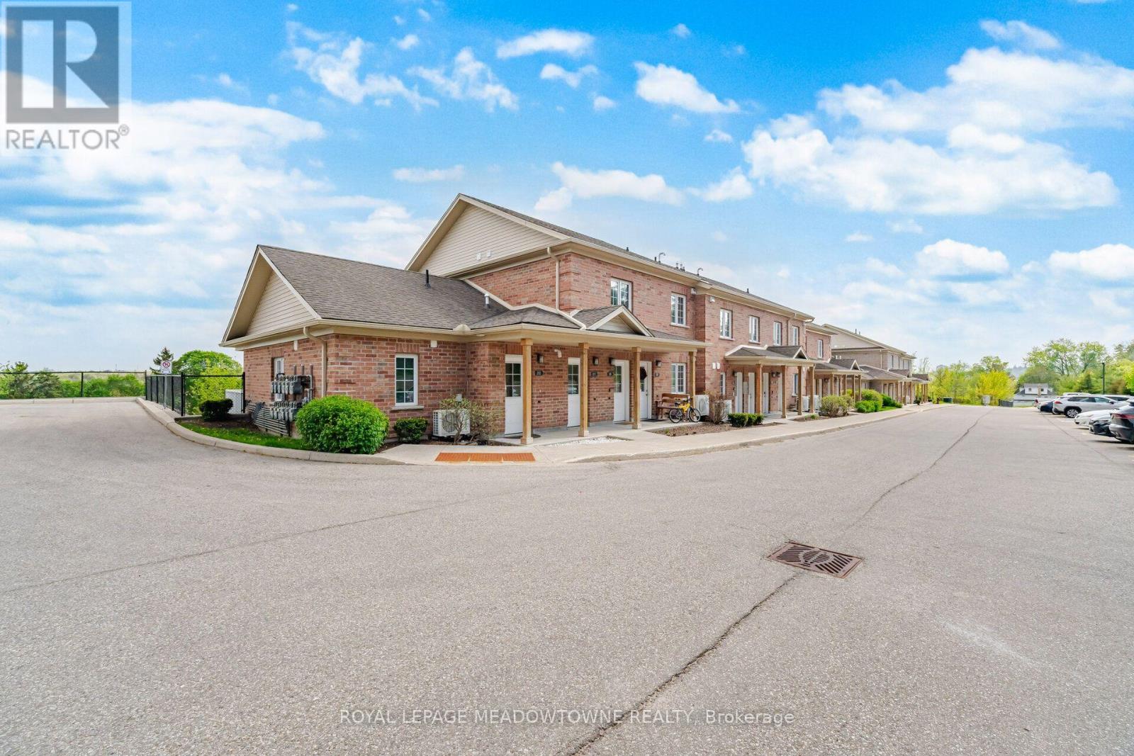 #207 7 CITYVIEW DRIVE S - 49