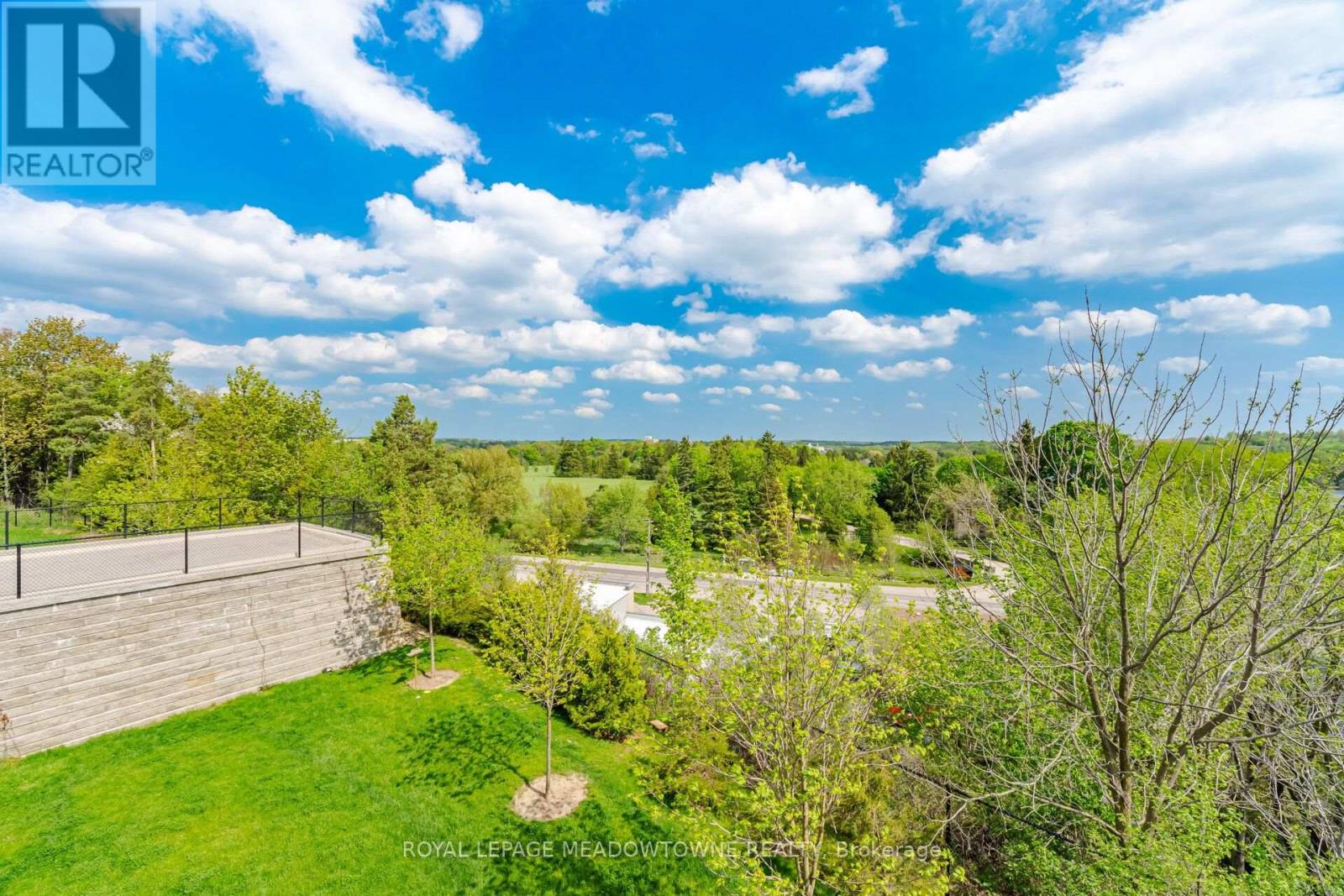 #207 7 CITYVIEW DRIVE S - 7