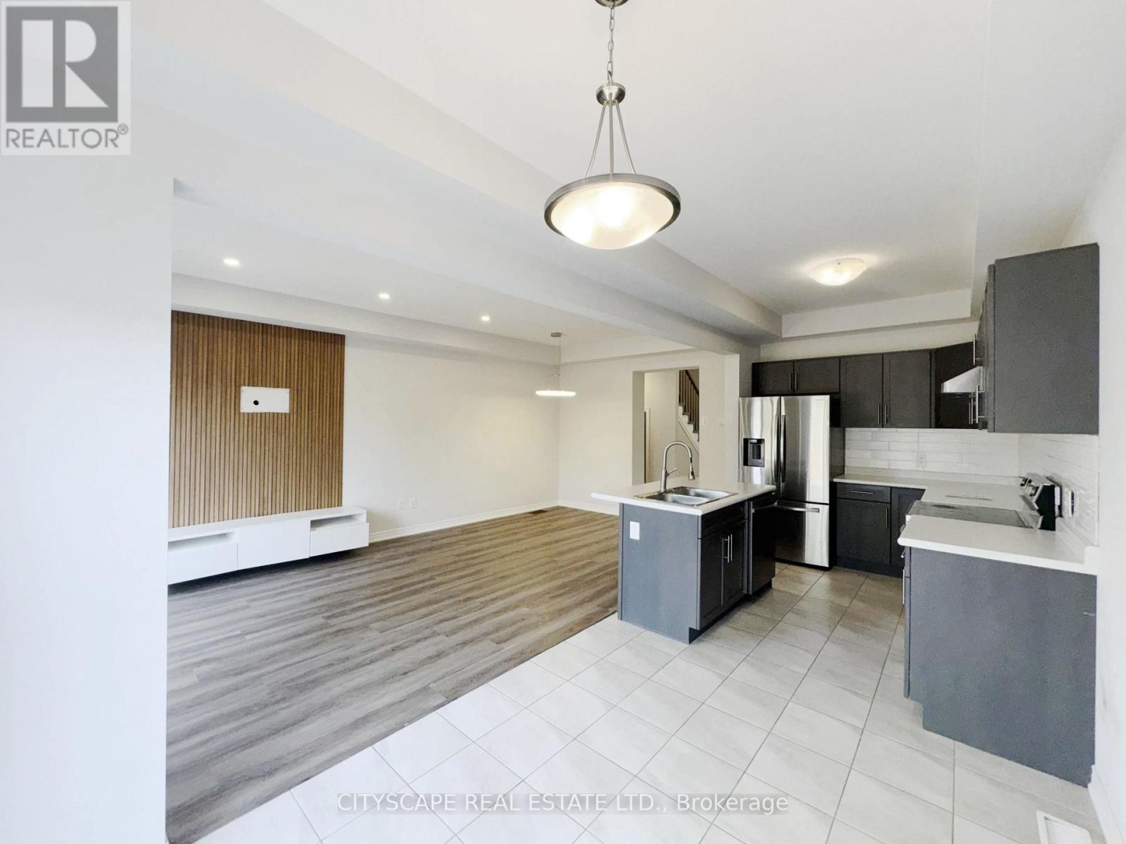 100 SUNFLOWER PLACE - Image 12