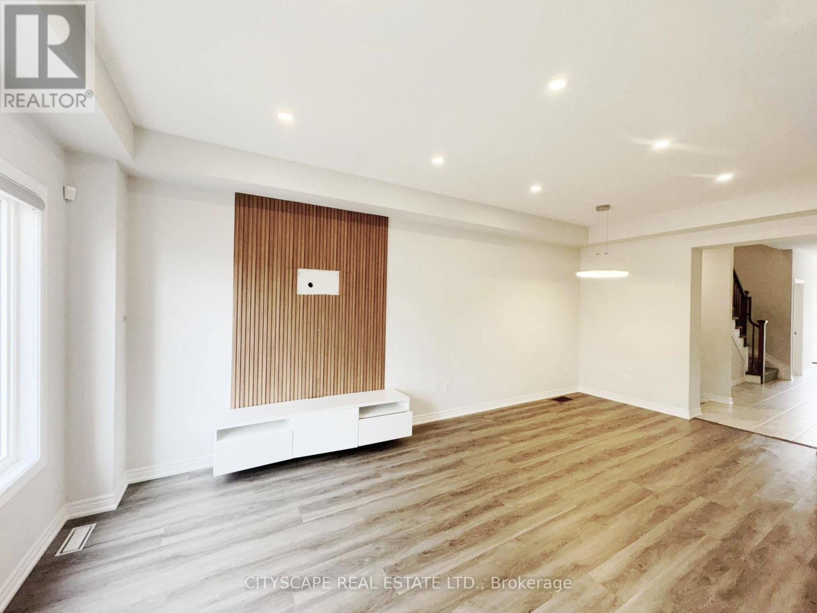 100 SUNFLOWER PLACE - Image 14