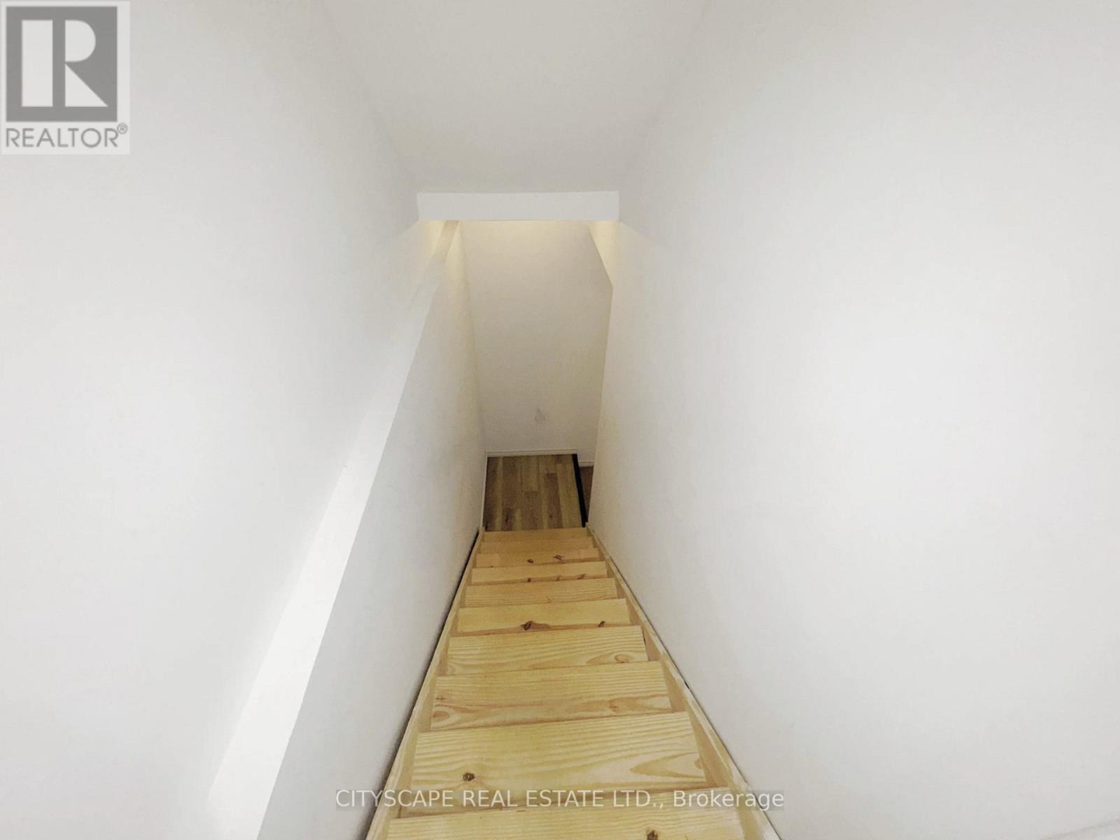 100 SUNFLOWER PLACE - Image 35