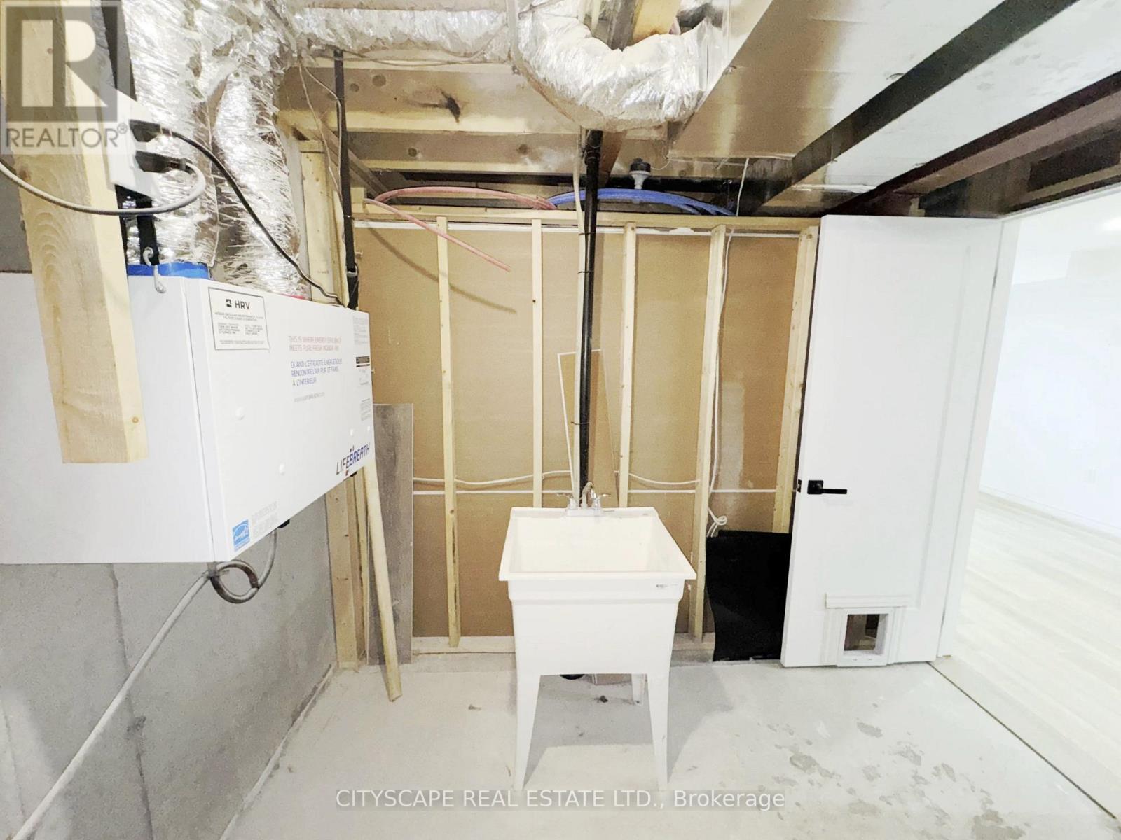 100 SUNFLOWER PLACE - Image 40