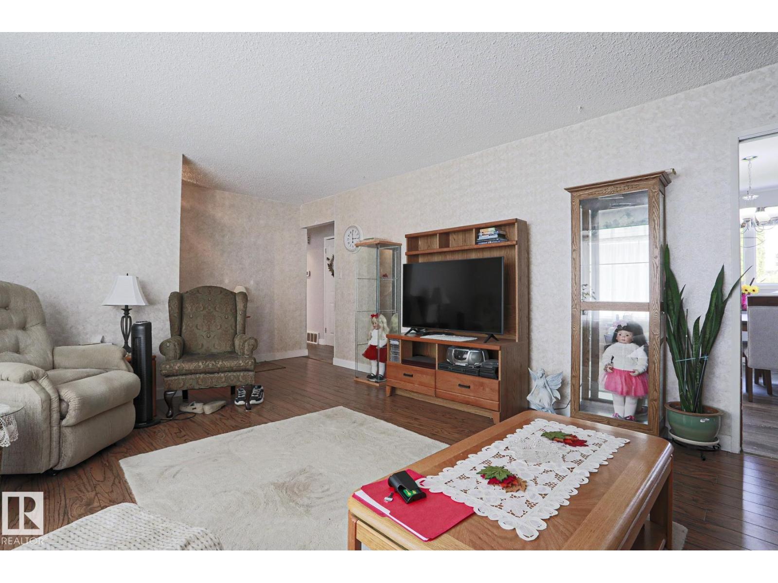 5203 45 ST - 13