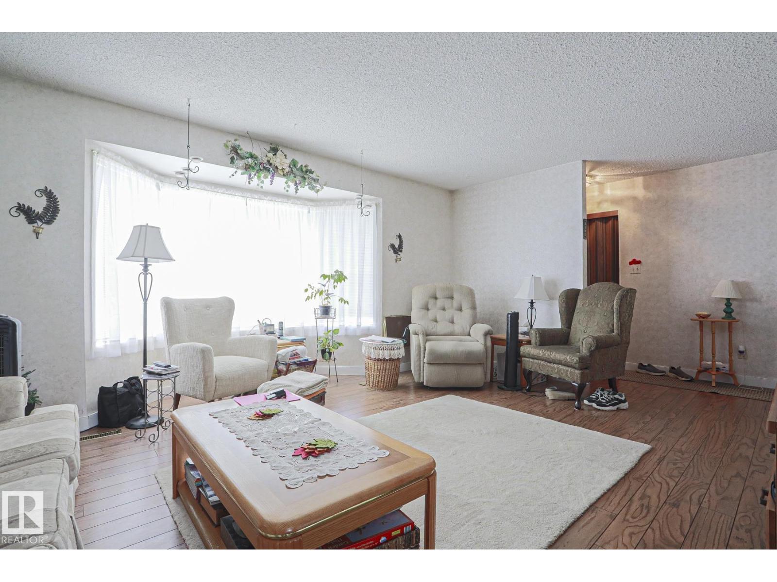 5203 45 ST - 15