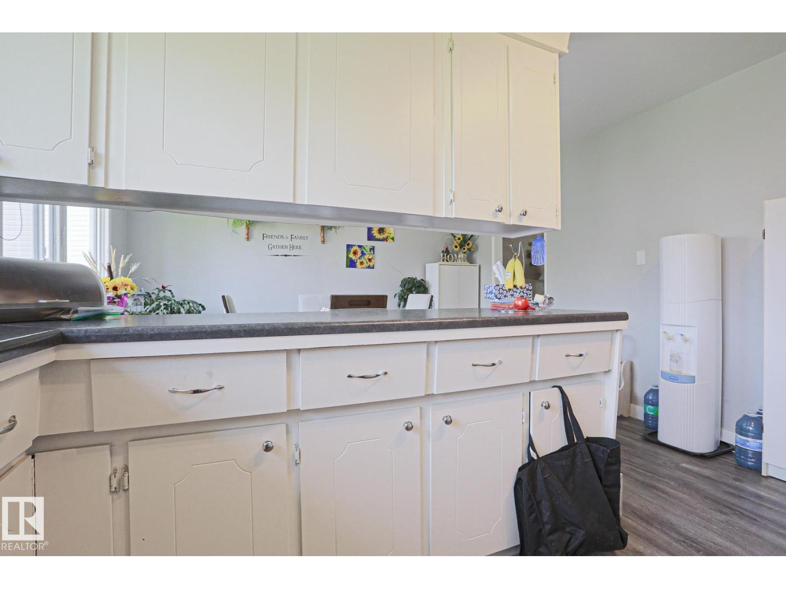 5203 45 ST - 18