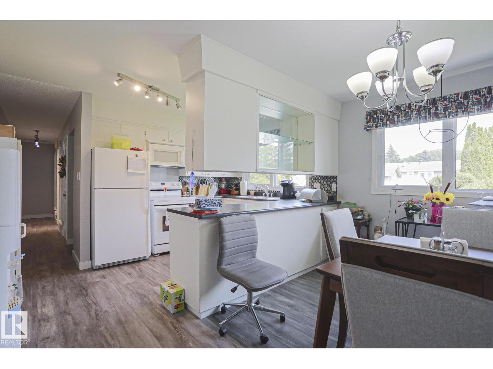 5203 45 ST - 20