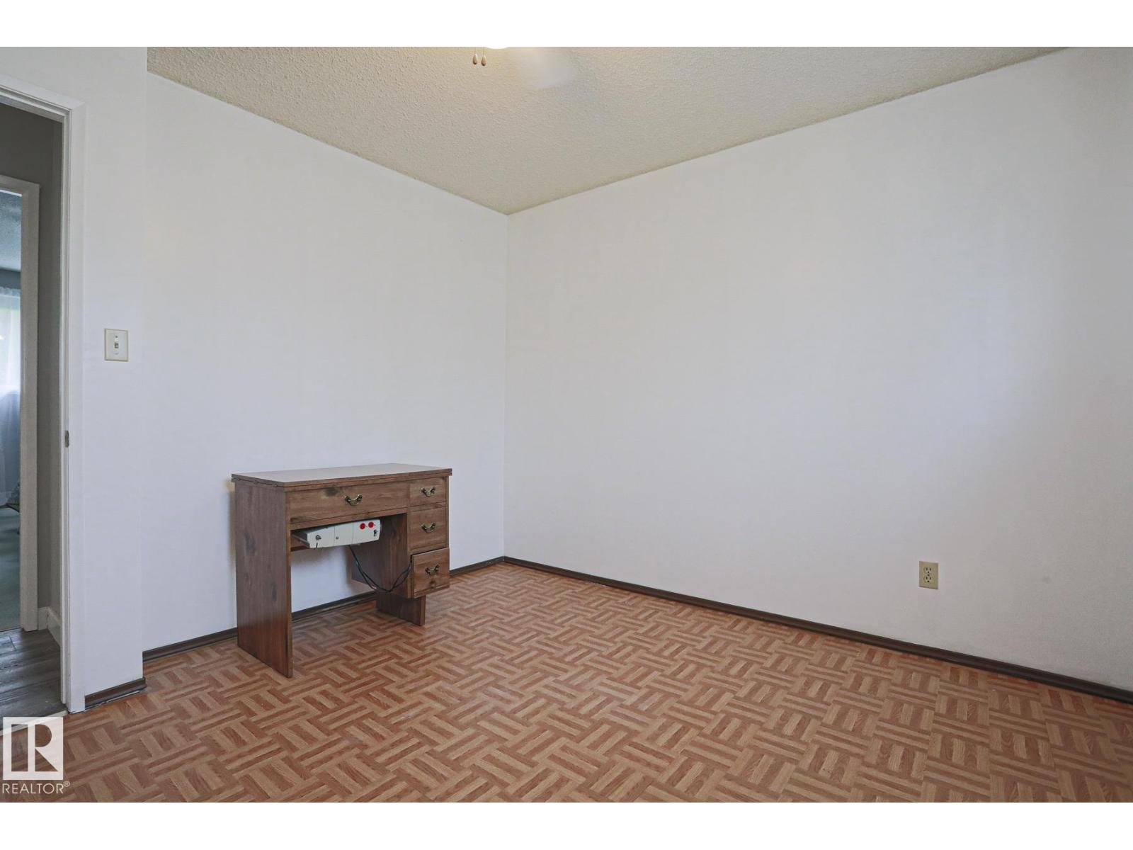 5203 45 ST - 26
