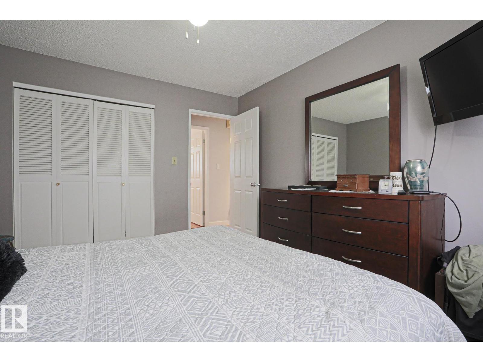 5203 45 ST - 28
