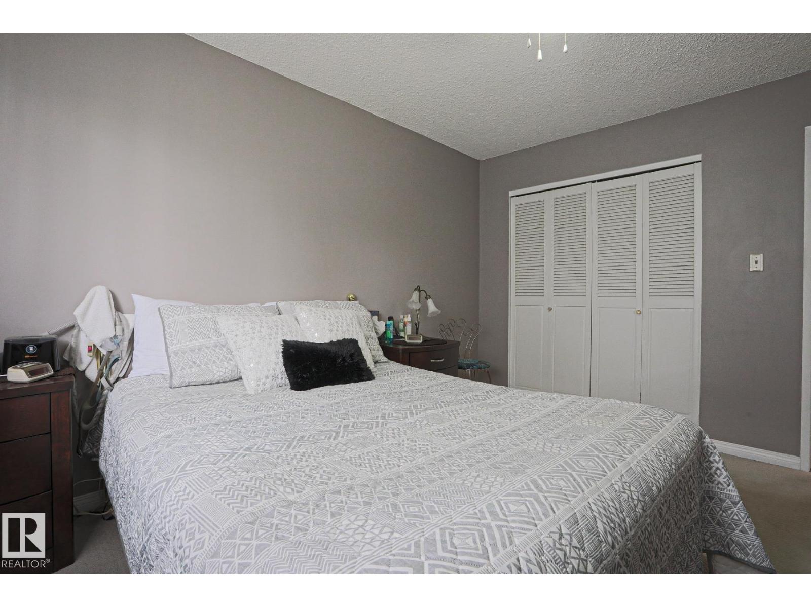 5203 45 ST - 29