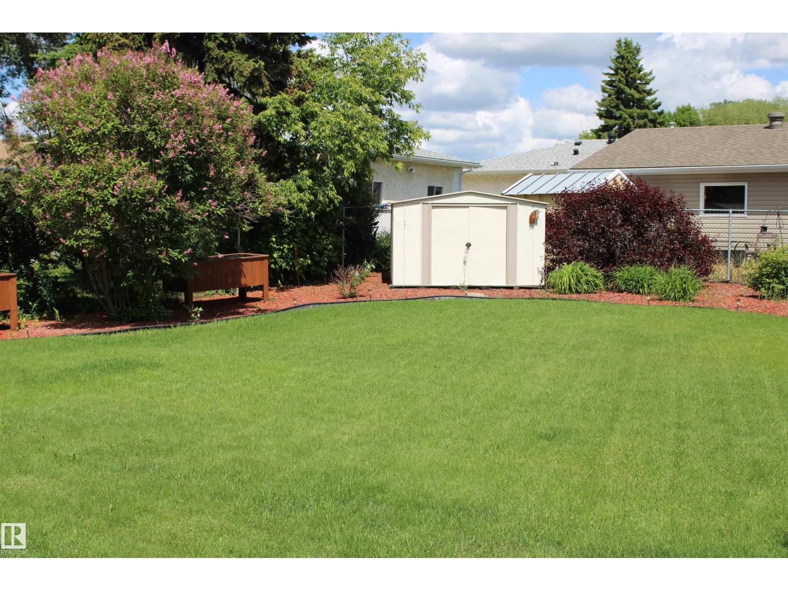 5203 45 ST - 3
