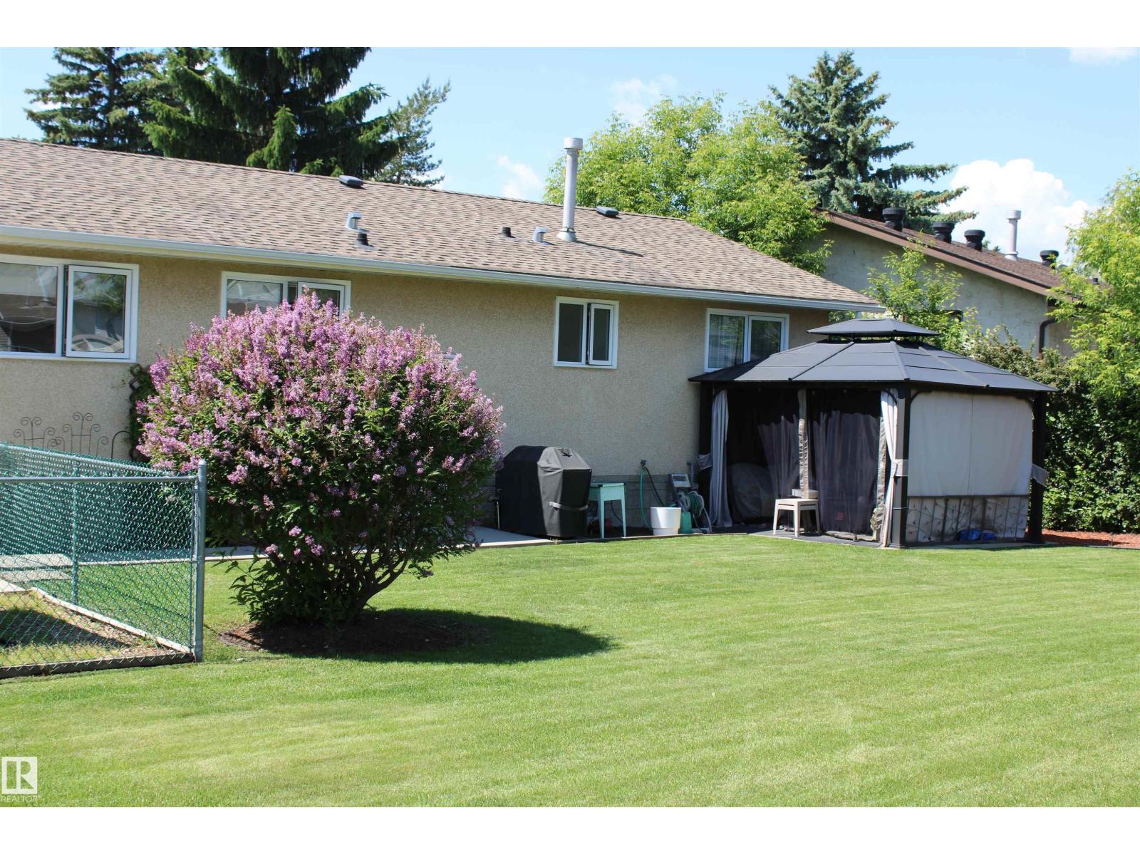 5203 45 ST - 9