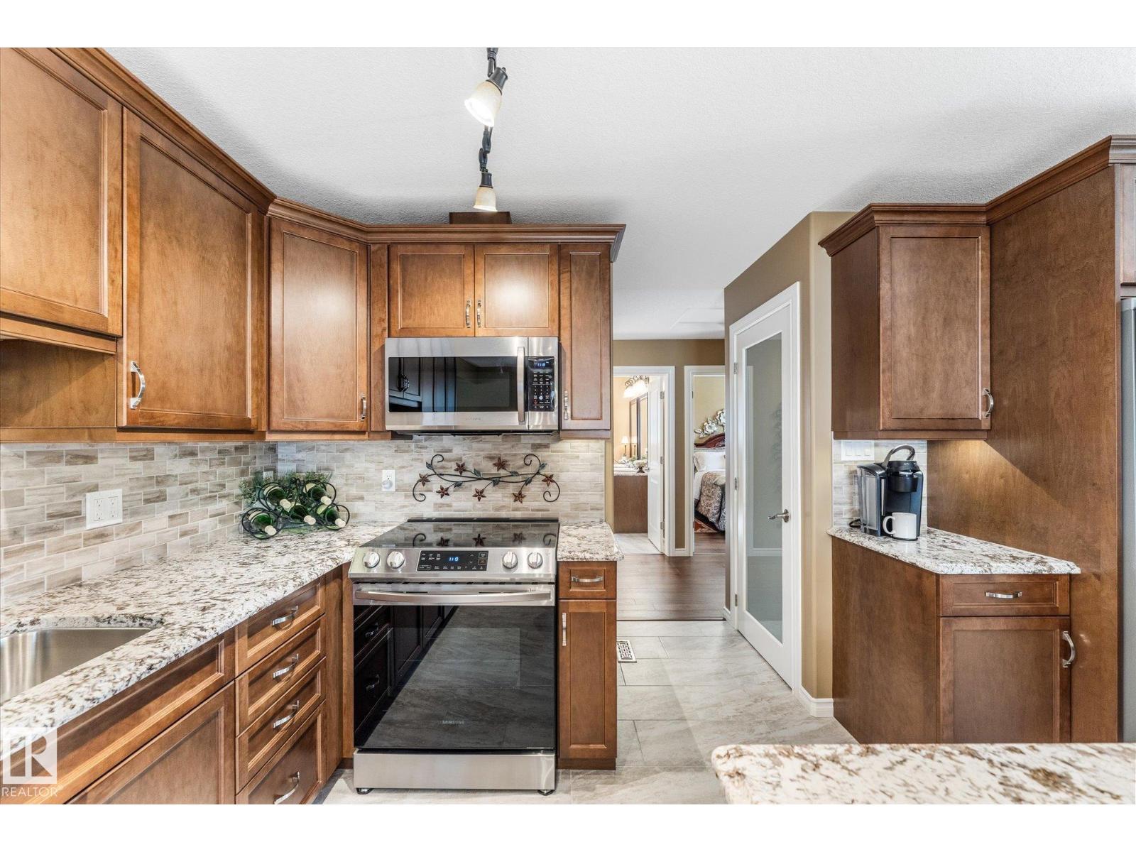 9806 84 ST - 11