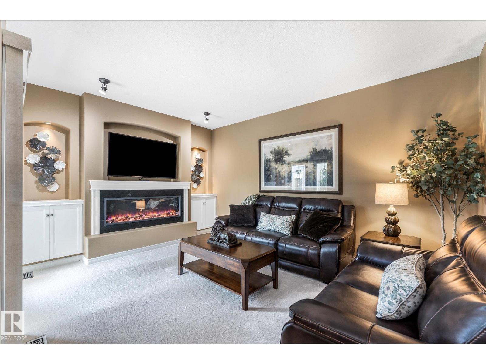 9806 84 ST - 15