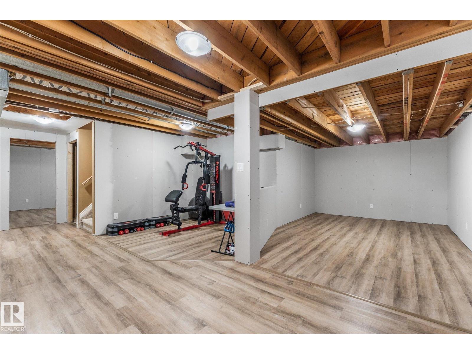 9806 84 ST - 30