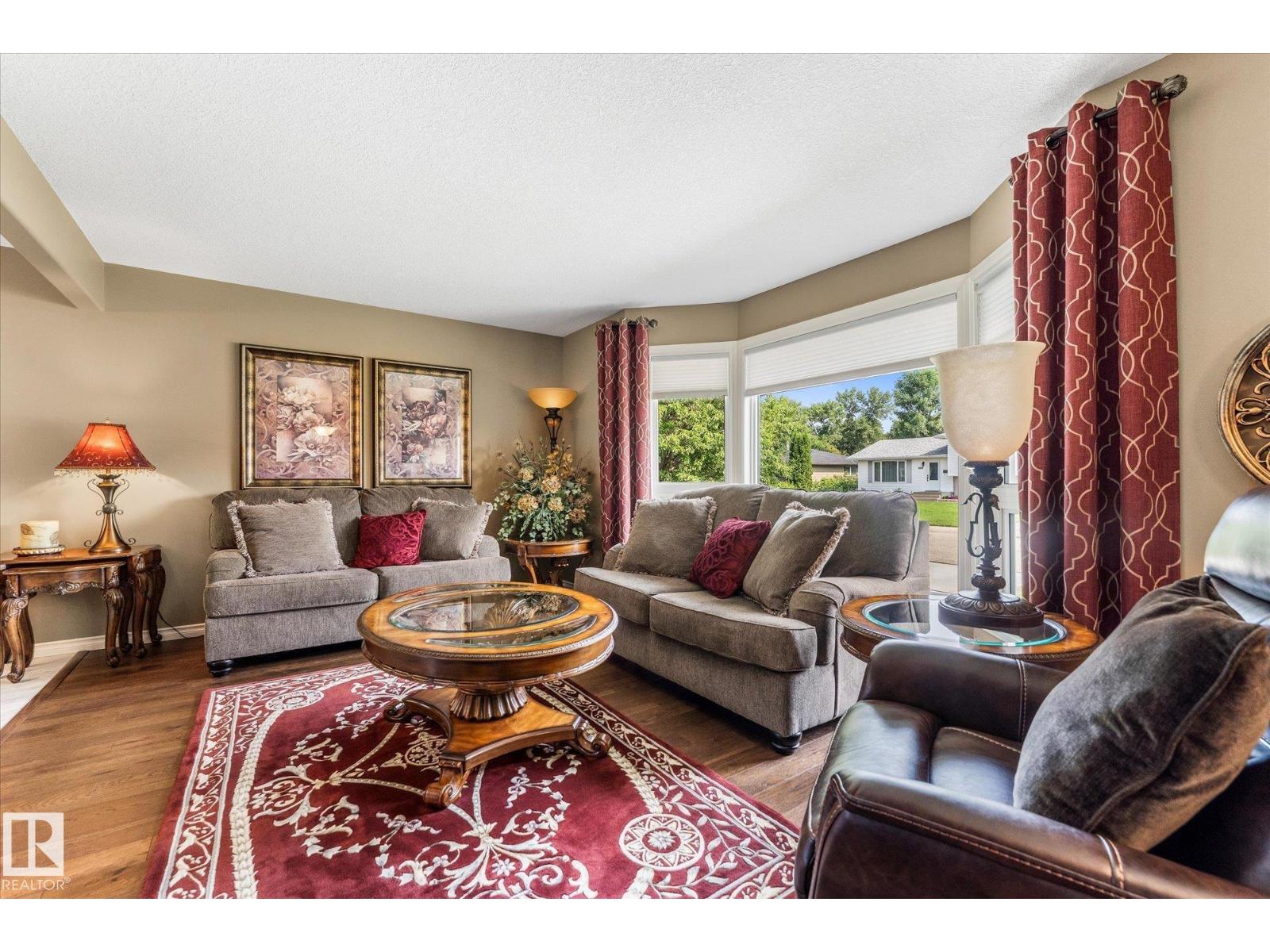 9806 84 ST - Image 4